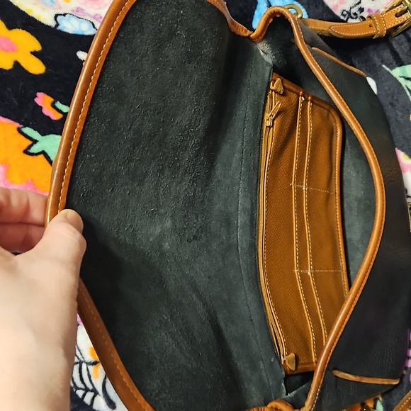 Dooney and bourke AWL bag. - Picture 4 of 4